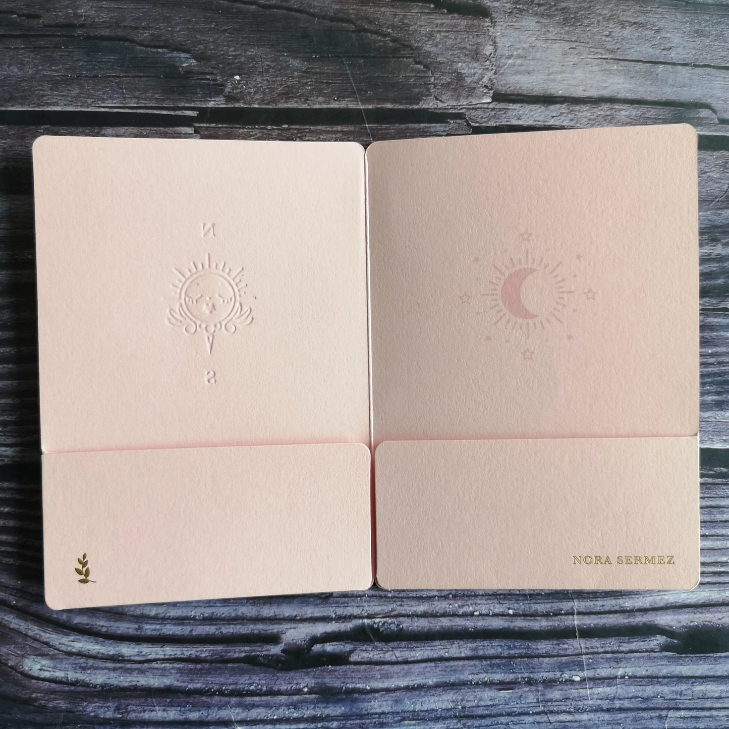 Pink Paper Presentation Pockets Folders Printing with Shiny Emboss Logo